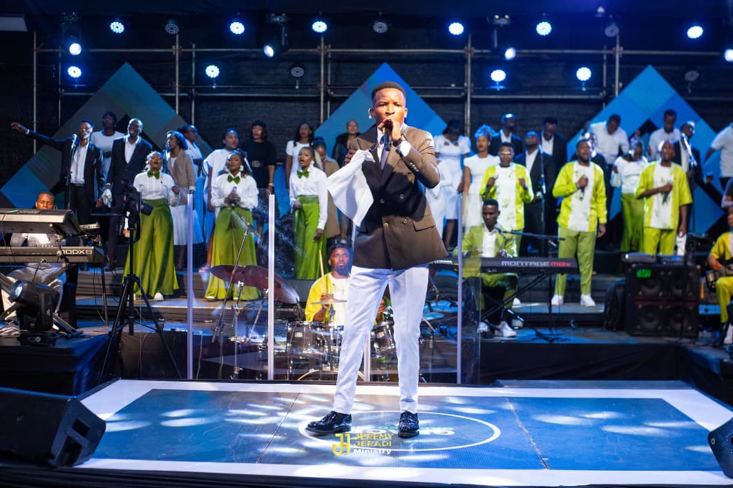 Jeremy Jeradi ministering on stage